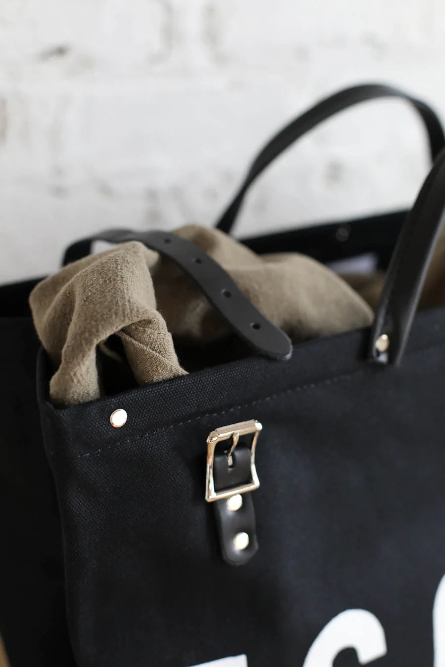 GJES CANVAS WEEKENDER BLACK-WHITE $175.00